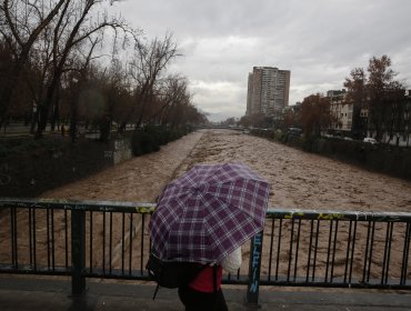 Presidente Boric advirtió que el sistema frontal "se viene difícil" y que "seguramente deberemos tener evacuaciones"