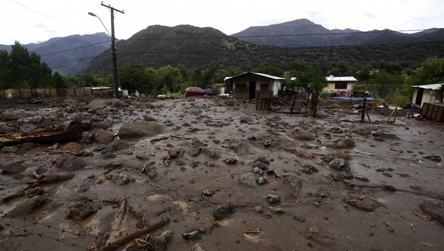 "Estamos expuestos a aluviones": Advierten por sistema frontal que se espera para este fin de semana en la zona centro-sur