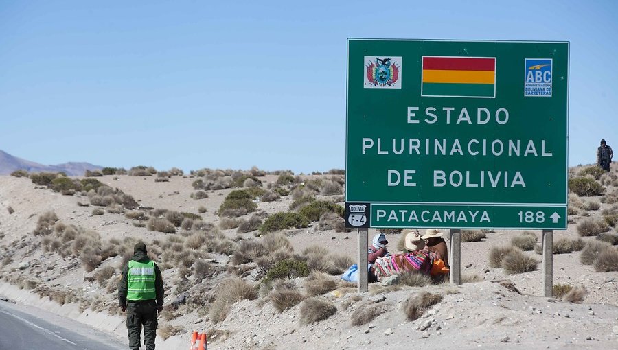 Chile y Bolivia firman acuerdo contra el robo y contrabando de vehículos