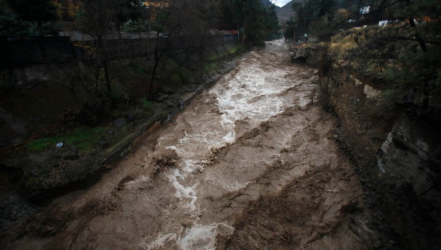 Senapred pide evacuar por amenaza de desborde Río Ancoa en región del Maule