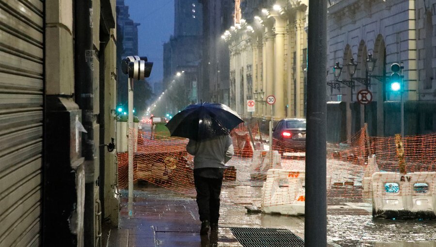 Por frente de mal tiempo, Senapred declara alerta amarilla para la Región Metropolitana