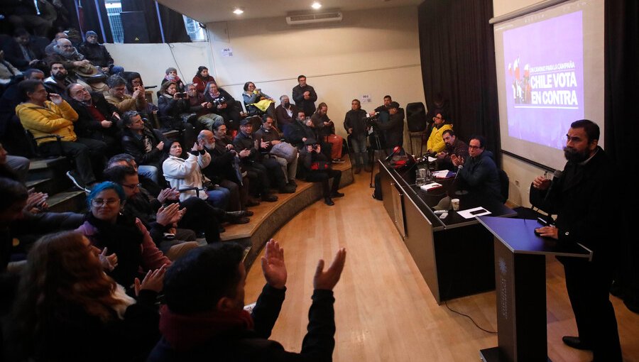 Encuentro "Chile vota en contra" reunió a dirigentes sociales y exconstituyentes