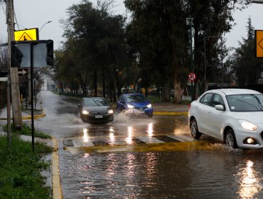 Comienza intenso sistema frontal de madrugada en la Región Metropolitana y zona centro-sur del país