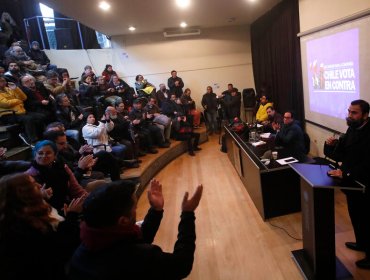 Encuentro "Chile vota en contra" reunió a dirigentes sociales y exconstituyentes