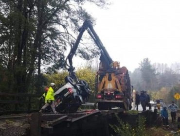 Dos personas fallecieron tras volcar su vehículo y caer al río Afunalhue en La Araucanía