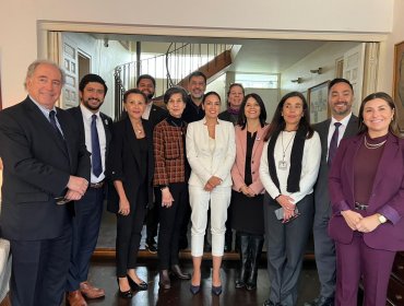 Congresistas de Estados Unidos visitaron casa de Salvador Allende y reafirmaron su compromiso con la defensa de la democracia