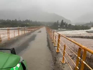 Advierten riesgo de derrumbe de puente en el río Maule en comuna de San Clemente