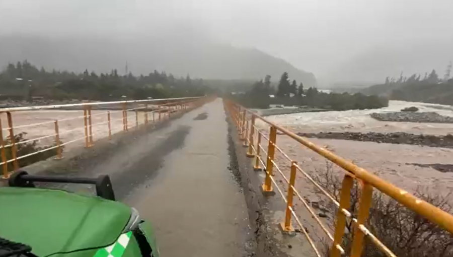 Advierten riesgo de derrumbe de puente en el río Maule en comuna de San Clemente