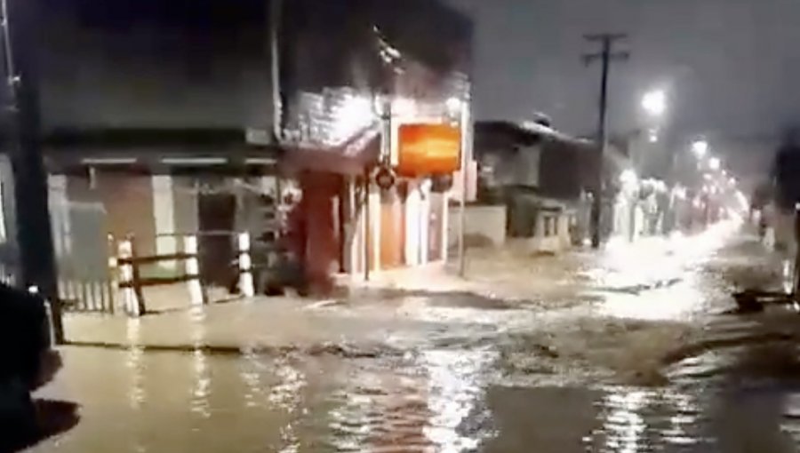 Inundaciones y desbordes obligan a evacuar varios sectores de la comuna de Constitución