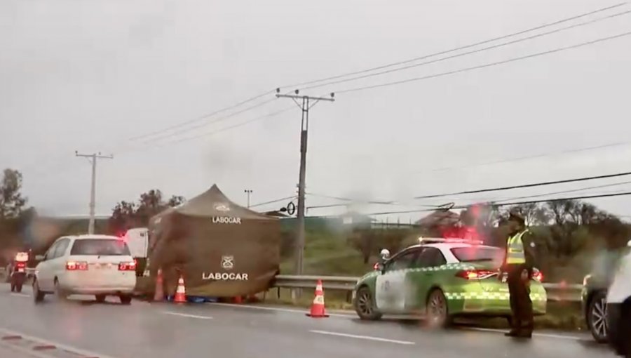 Hallan cadáver con heridas de arma blanca y bala a un costado de la ruta 68 en Pudahuel