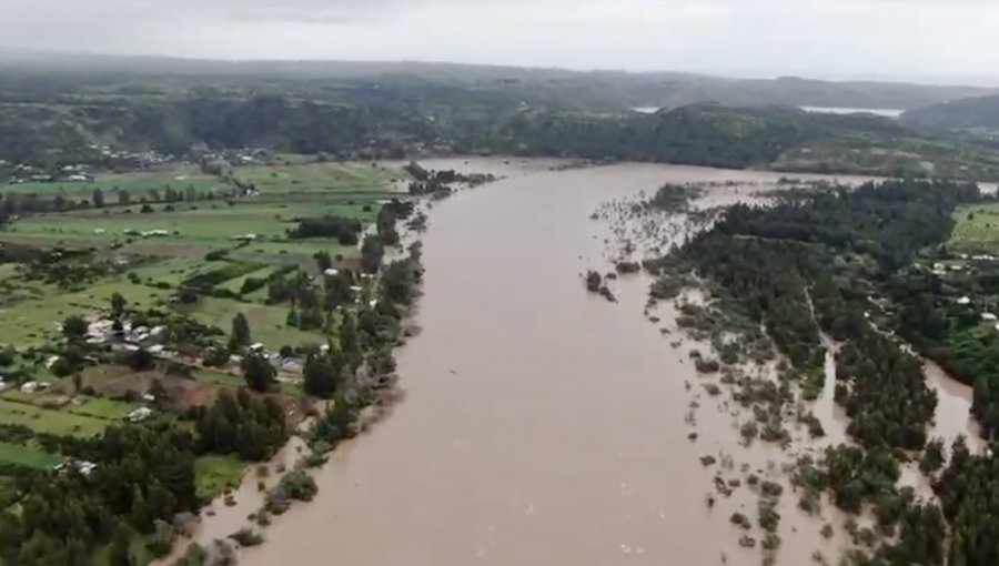 Cuatro viviendas resultaron anegadas en Santo Domingo por descarga del embalse Rapel