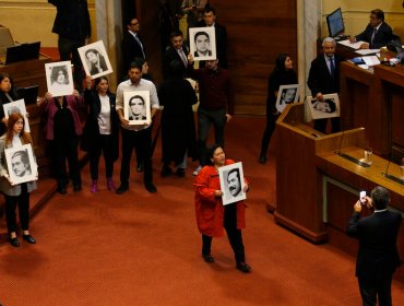 Diputados se manifiestan ante aprobación de la lectura de declaración del 73 contra Allende