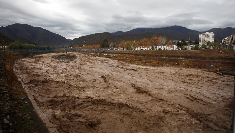 Aguas Andinas declara alerta preventiva por turbiedad en ríos Mapocho y Maipo