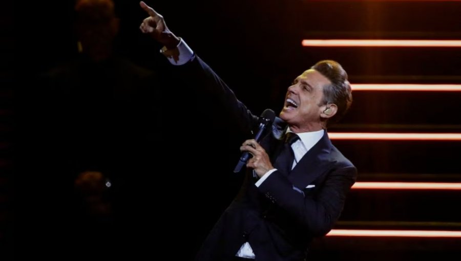 Asistentes critican segundo concierto de Luis Miguel en Chile: "Canta un 10%, el resto el público"