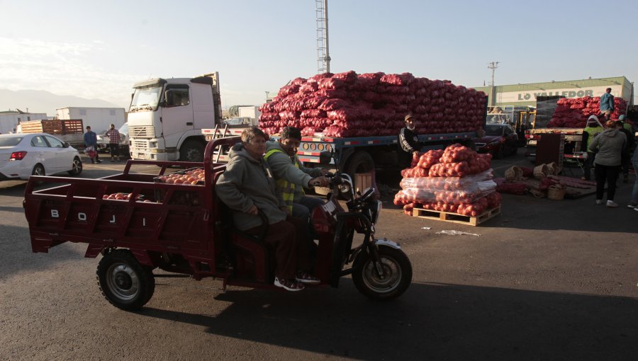 Mercado Lo Valledor niega especulación de precios tras dichos de Ministro de Agricultura: "No guardamos ningún producto"