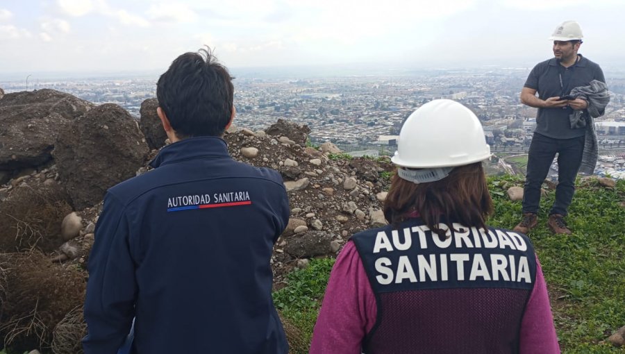 Por no cumplir medidas sanitarias dictaminadas: Clausuran vertedero ilegal en Cerro Renca de Quilicura