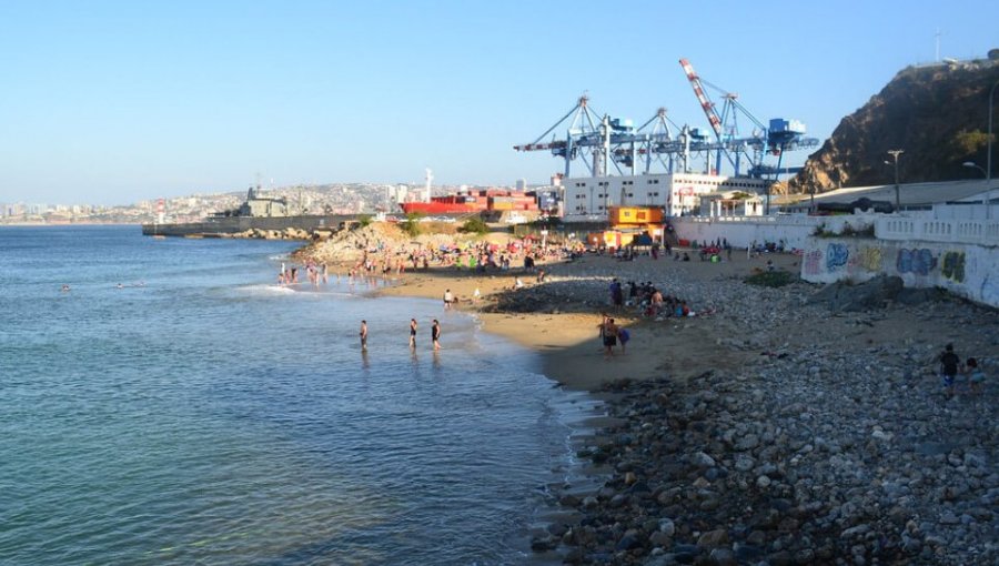 Levantan restricciones para el baño y actividades recreativas en playa San Mateo de Valparaíso