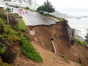 Socavón entre Reñaca y Concón podría volver a sepultar al turismo y al comercio de verano: Alcalde reconoce "alta complejidad"