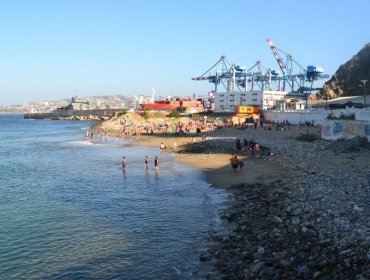 Levantan restricciones para el baño y actividades recreativas en playa San Mateo de Valparaíso