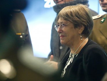 Bachelet leyó proclama de oficiales FACh presos en 1974, entre ellos su padre