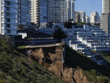 Ministra de Obras Públicas reconoce responsabilidad de su cartera en socavón en el límite entre Reñaca y Concón