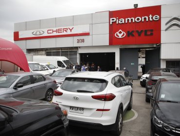 Millonario robo a automotora en Santiago: delincuentes se llevaron seis vehículos y una caja fuerte