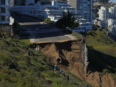 Comenzaron los trabajos de reposición del colector dañado entre Reñaca y Concón que provocó socavón