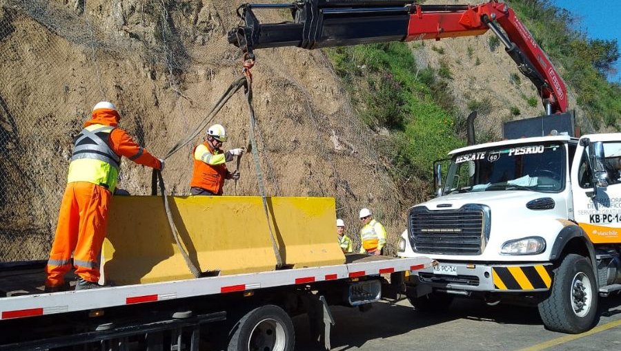 Reabren pistas del tramo final de la ruta 68 que estuvieron cerradas tras derrumbe en la ladera de un cerro en Valparaíso