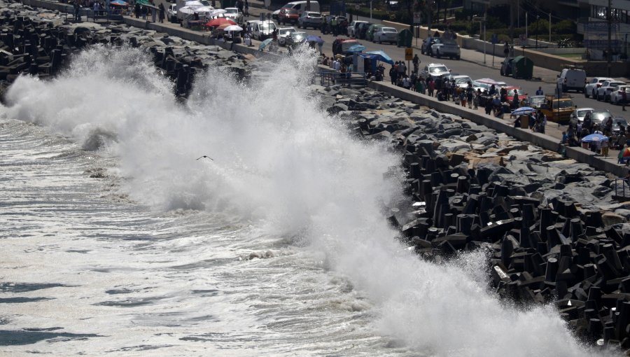 Por marejadas anormales: Declaran Alerta Temprana Preventiva para comunas del borde costero continental entre Arica y Aysén