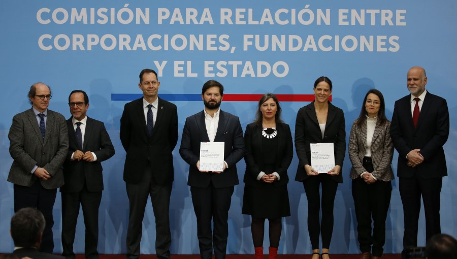 Comisión para la probidad y transparencia entregó a presidente Boric informe con 46 medidas