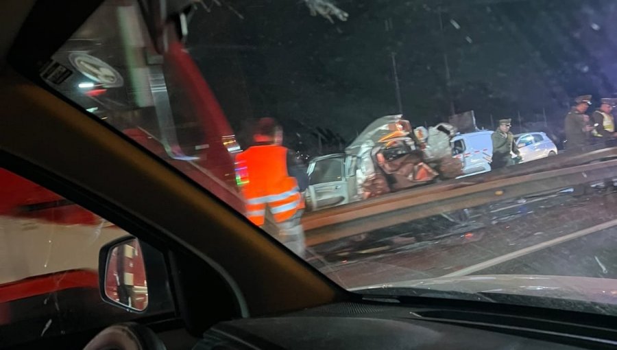 Una persona fallecida dejó colisión de camión contra vehículo en la ruta 68 en dirección a Santiago