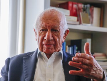 Ricardo Lagos sufrió accidente doméstico y quedó con una mano lesionada y un corte en la cabeza