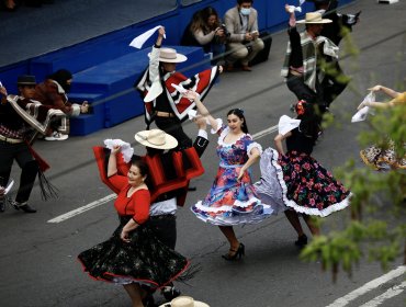 Fiestas Patrias: Diputados oficialistas presentan proyecto para obligar a empresas privadas a pagar aguinaldo