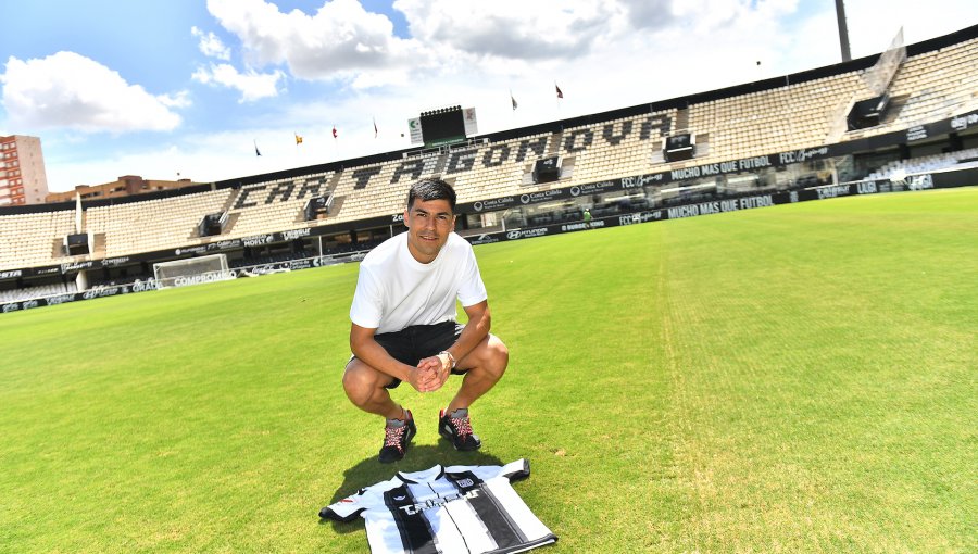 Tomás Alarcón en su presentación en el FC Cartagena de España: "Lo primordial es recuperar mi nivel"