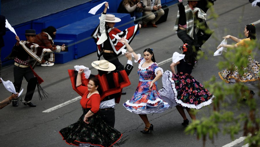 Fiestas Patrias: Diputados oficialistas presentan proyecto para obligar a empresas privadas a pagar aguinaldo