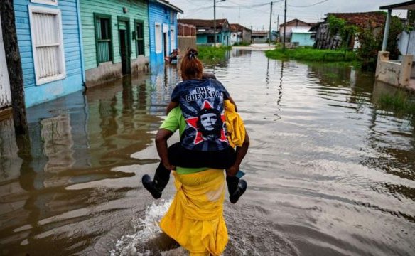 Las imágenes que muestran las inundaciones y los daños tras el paso del huracán Idalia por Cuba y Florida