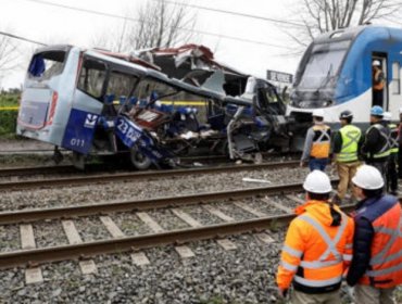 Cinco pasajeros del fatal accidente de bus impactado por Biotren siguen en riesgo vital