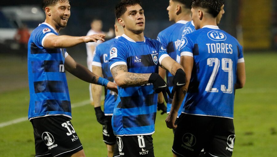 Huachipato goleó a un Curicó Unido que podría terminar la fecha como colista absoluto