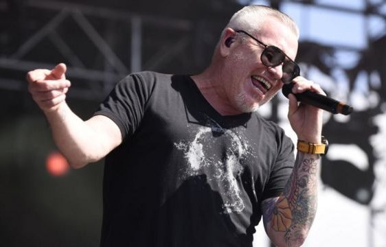 Muere Steve Harwell, líder de la banda Smash Mouth e intérprete de las canciones de «Shrek»