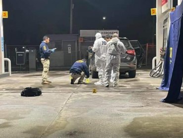 Hombre murió acribillado mientras cargaba combustible en estación de servicio en Curicó