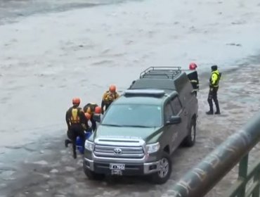 Encuentran cuerpo flotando en el río Mapocho en Providencia: restos corresponderían a hombre de aproximadamente 30 años