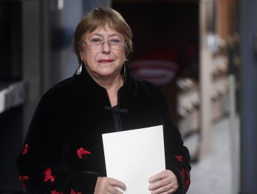 Expresidenta Bachelet asegura que ambiente polítco previo a conmemoración por 50 años del Golpe "está tóxico"