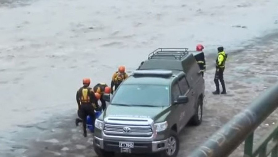 Encuentran cuerpo flotando en el río Mapocho en Providencia: restos corresponderían a hombre de aproximadamente 30 años