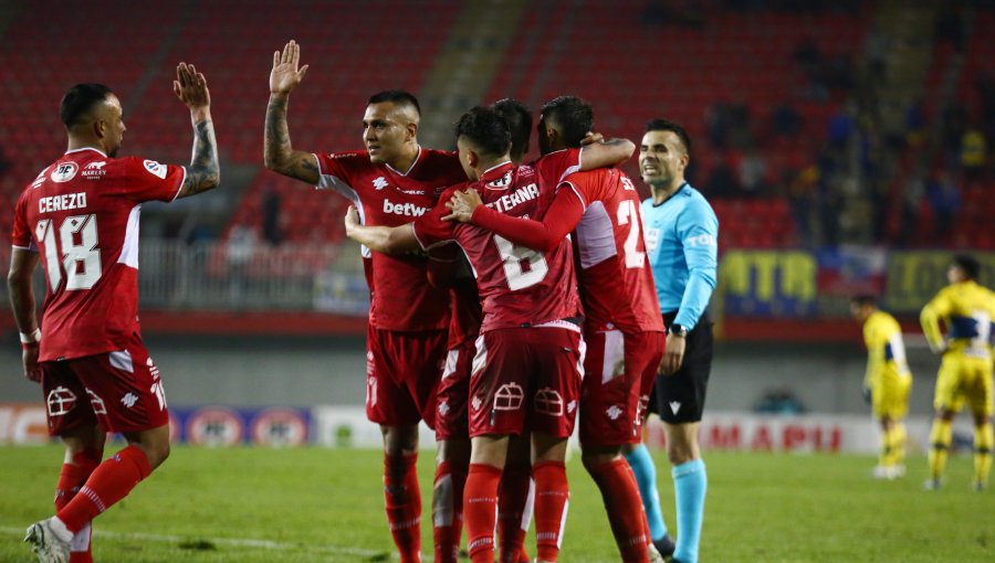 Ñublense respira más tranquilo tras vencer por la cuenta mínima a Everton en Chillán