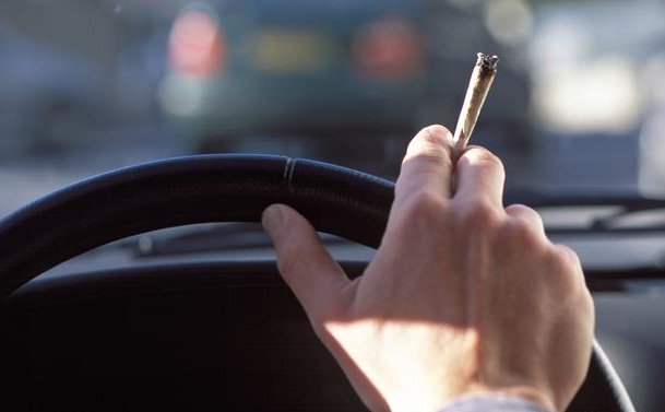 ¿Qué efectos produce la marihuana en la conducción?: Los riesgos de manejar tras consumir la droga