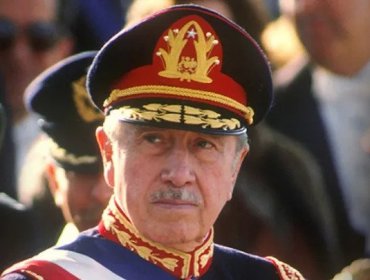 Gobierno de Argentina retiró dos condecoraciones que se le habían otorgado a Augusto Pinochet