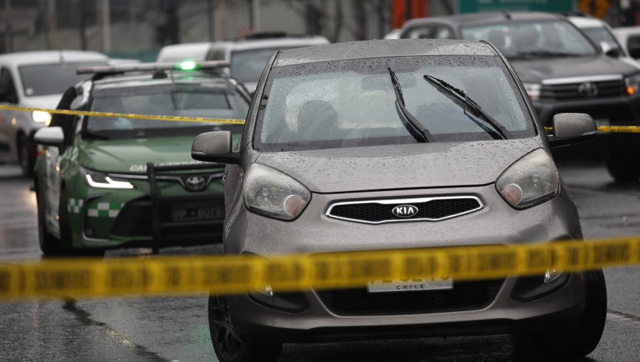 Encuentran sin vida a un hombre al interior de vehículo en Las Condes: Habría sufrido paro cardíaco