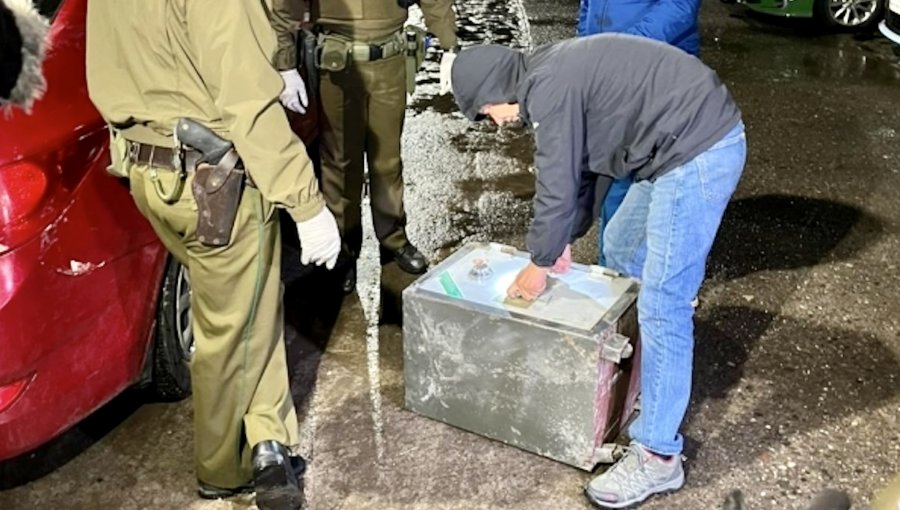 Caja fuerte robada por delincuentes en Pudahuel fue abandonada en Renca tras persecución policial: sujetos escaparon