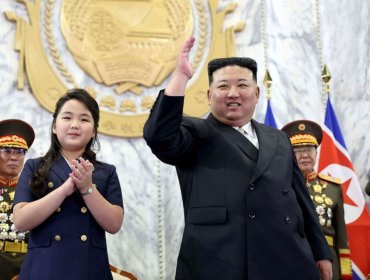 Kim Jong Un acude con su hija a desfile del 75 aniversario de Corea del Norte