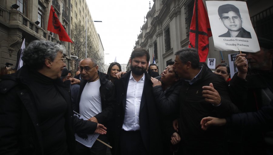 Presidente Boric tras disturbios en La Moneda: "Son también adversarios de la democracia"